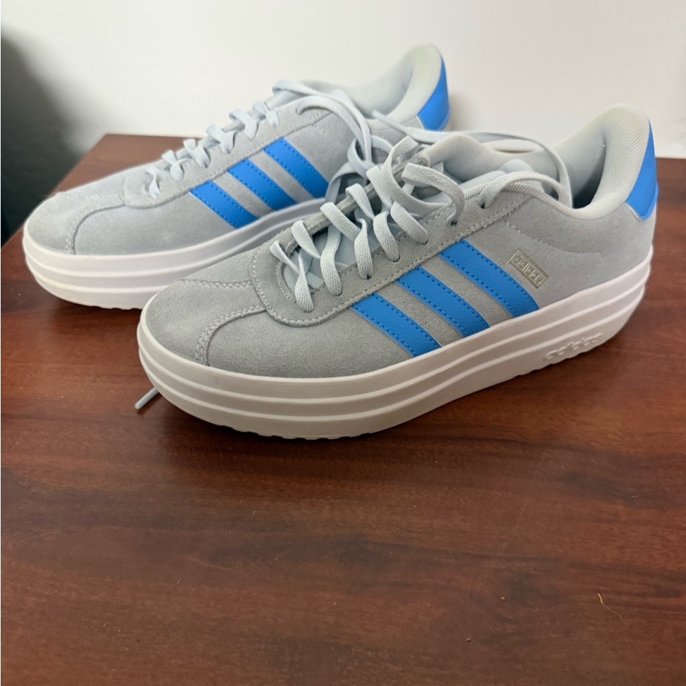 Adidas Sneakers in Light Gray and Bright Blue